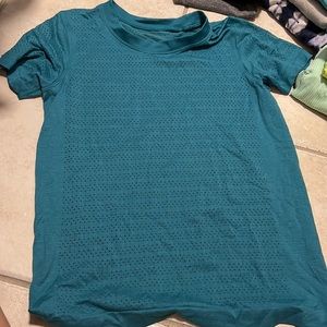 Lululemon breeze by tee size 4